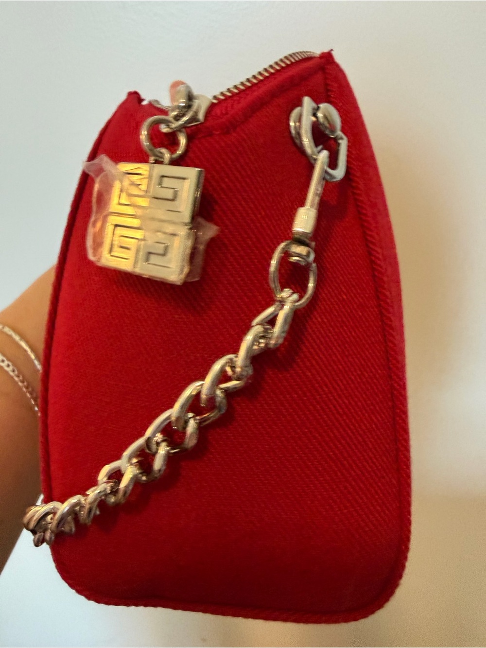 GIVENCHY Beauty/Parfums Bag Red & Silver GWP item - Picture 4 of 5